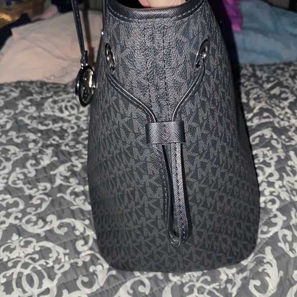 ***AUTHENTIC MICHAEL KORS BLACK TOTE BAG 🖤🖤🖤*** - Picture 10 of 13
